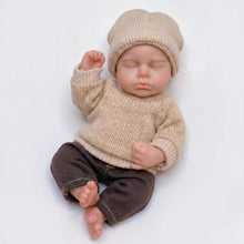 Carica l'immagine nel visualizzatore di Gallery, 6" Sleeping Silicone Baby Doll | 150g Solid Platinum Silicone | Realistic Closed-Eyes Reborn | Mini Pocket Pal with Knit Sweater Outfit
