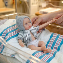 Load image into Gallery viewer, Pinky Reborn 6 Inch Mini Reborn Baby Dolls ，Full Silicone Baby Girl,Tiny Silicone Baby Dolls ，Mini Realistic Newborn Baby Doll with Clothes Set &amp; Feeding Accessories (Loulou)
