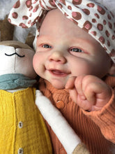 Laden Sie das Bild in den Galerie-Viewer, 20 Inch Lovely Real Life Reborn Baby Dolls Girl Lifelike Adorable Newborn Toddler Realistic Baby Dolls Girl
