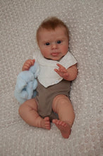 Carica l&#39;immagine nel visualizzatore di Gallery, 18 inch Adorable Realistic Reborn Baby Dolls Soft Cloth Body Blue Eyes Baby Doll Lifelike Newborn Baby Dolls Sebby
