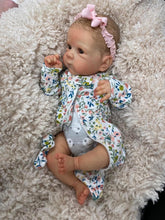 Load image into Gallery viewer, 18 Inch Lovely Realistic Reborn Baby Dolls Cloth Body Lifelike Newborn Baby Dolls Girl Preemie Baby Doll
