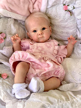 Carregar imagem no visualizador da galeria, 18 Inch Realistic Reborn Baby Dolls Cloth Body Lifelike Newborn Baby Dolls Girl Lovely Preemie Baby Doll
