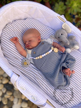 Carica l&#39;immagine nel visualizzatore di Gallery, 19 inch Sleeping Lifelike Reborn Baby Dolls Realistic Cuddly Newborn Baby Doll Cloth Body Baby Dolls Girl

