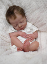 Laden Sie das Bild in den Galerie-Viewer, 18 Inch Sleeping Lifelike Reborn Baby Dolls Realistic Newborn Baby Doll Cuddly Reborn Toddler Girl
