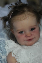 Загрузить изображение в средство просмотра галереи, 24 Inch Adorable Realistic Newborn Baby Dolls Lifelike Lovely Reborn Baby Dolls Girl Maddie
