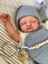 Загрузить изображение в средство просмотра галереи, 19 inch Sleeping Lifelike Reborn Baby Dolls Realistic Cuddly Newborn Baby Doll Cloth Body Baby Dolls Girl
