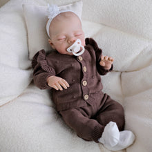 Carica l&#39;immagine nel visualizzatore di Gallery, Hand-Painted Reborn Baby Doll Gift Set - Grey Lace-Collar Sweater &amp; Socks | Soft Body Doll for 3 Year Olds | Christmas &amp; Birthday Present in Color Gift Box
