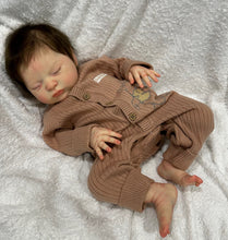 Carica l&#39;immagine nel visualizzatore di Gallery, 19 Inch Sleeping Newborn Baby Dolls Adorable Cuddly Realistic Reborn Baby Dolls Girl
