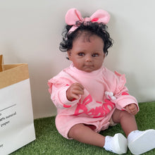 Carica l&#39;immagine nel visualizzatore di Gallery, 20 Inch Adorable Reborn Baby Girl Soft Body Dark Brown Skin African American Reborn Baby Doll Realistic Newborn Baby Dolls Xmas Gift for Kids
