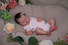 Laden Sie das Bild in den Galerie-Viewer, 19 Inch Lovely Reborn Dolls Girl Sleeping Cute Smiling Silicone Reborn Baby Doll Preemie Lifelike Reborn Baby Doll
