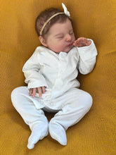 Carica l&#39;immagine nel visualizzatore di Gallery, 19 Inch Sleeping Newborn Baby Dolls Cloth Reborn Baby Girl Doll Lifelike Reborn Baby Doll
