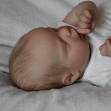 Carica l&#39;immagine nel visualizzatore di Gallery, 22 inch Lifelike Reborn Baby Doll Handmade Realistic Sleeping Cuddly Baby Dolls
