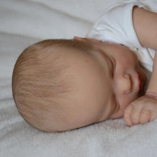 Carregar imagem no visualizador da galeria, 22 inch Lifelike Reborn Baby Doll Handmade Realistic Sleeping Cuddly Baby Dolls
