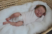 Carica l&#39;immagine nel visualizzatore di Gallery, 20 Inch Realistic Newborn Baby Dolls Girl Real Life Reborn Toddler Sleeping Lovely Baby Doll Birthday Gift for Kids
