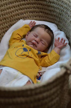 Carica l&#39;immagine nel visualizzatore di Gallery, 19 Inch Cuddly Newborn Baby Dolls Girl Lifelike Sleeping Baby Doll Soft Silicone Realistic Baby Dolls
