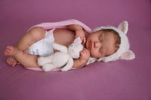 Laden Sie das Bild in den Galerie-Viewer, 20 inch Adorable Sleeping Lifelike Reborn Baby Dolls LouLou Realistic Cuddly Newborn Baby Dolls Gift for Kids
