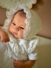 Carica l&#39;immagine nel visualizzatore di Gallery, 17inch Lovely Reborn Baby Dolls Elijah Soft Silicone Realistic Cuddly Newborn Baby Doll Xmas Birthday Gift

