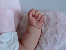 Carregar imagem no visualizador da galeria, 20 Inch Realistic Newborn Baby Dolls Lifelike Reborn Baby Doll Sleeping Cuddly Baby Doll Girl Kids Birthday Xmas Gift
