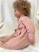 Laden Sie das Bild in den Galerie-Viewer, BabeNook Lifelike Reborn Baby Doll Realistic Newborn Baby Doll Real Life Soft Silicone Vinyl Baby Dolls
