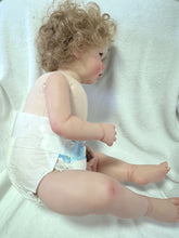 Laden Sie das Bild in den Galerie-Viewer, BabeNook Lifelike Reborn Baby Doll Realistic Newborn Baby Doll Real Life Soft Silicone Vinyl Baby Dolls
