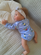 Carica l&#39;immagine nel visualizzatore di Gallery, 18 Inch Real Life Cuddly Reborn Baby Dolls Soft Silicone Reborn Baby Doll Lifelike Adorable Newborn Baby Girl Doll Xmas Gift
