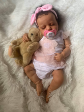 画像をギャラリービューアに読み込む, 20 Inch Lifelike Sleeping Reborn Baby Dolls Girl Handmade Soft Silicone Black African American Cuddly Newborn Reborn Baby Doll Gift for Kids
