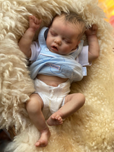 Carica l&#39;immagine nel visualizzatore di Gallery, Lifelike Reborn Baby Dolls Sleeping Boy Weighted Cloth Body Reborn Toddler Doll Realistic Cuddly Newborn Baby Doll Gift for Kids
