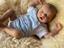 Загрузить изображение в средство просмотра галереи, Lifelike Reborn Baby Dolls Sleeping Boy Weighted Cloth Body Reborn Toddler Doll Realistic Cuddly Newborn Baby Doll Gift for Kids
