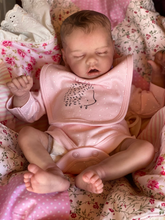 画像をギャラリービューアに読み込む, 18 Inch Cuddly Realistic Newborn Baby Dolls Soft Silicone Real Life Sleeping Adorable Reborn Baby Doll Girl Gift Set for Kids Age 3+
