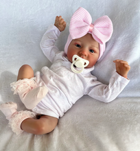 Carica l&#39;immagine nel visualizzatore di Gallery, 19 Inch Adorable Realistic Newborn Baby Dolls Lifelike Lovely Reborn Baby Doll Real Life Soft Silicone Baby Doll Girl Kids Birthday Xmas Gift Set
