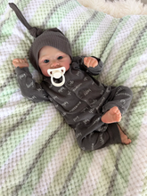 Laden Sie das Bild in den Galerie-Viewer, 17 inch Lovely Lifelike Reborn Baby Dolls Elijah Cloth Body Adorable Cuddly Realistic Newborn Baby Doll Xmas Birthday Gift
