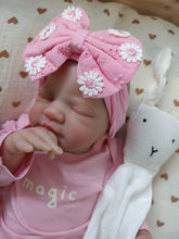 Carregar imagem no visualizador da galeria, 19-inch 49 cm Cloth Body with Closed Eyes, Hand-painted Hair, High Color August
