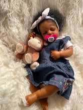 Carica l&#39;immagine nel visualizzatore di Gallery, 20inch Lovely Lifelike Reborn Baby Dolls Sleeping Black Skin African American Newborn Doll Handmade Baby Girls Gift
