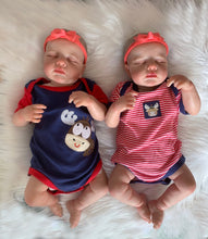 Carica l&#39;immagine nel visualizzatore di Gallery, 20 Inch Sleeping Reborn Baby Dolls Girls Twins Lifelike Reborn Baby Dolls Realistic Newborn Baby Dolls Girls

