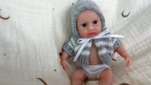 Load and play video in Gallery viewer, Pinky Reborn 6 Inch Mini Reborn Baby Dolls ，Full Silicone Baby Girl,Tiny Silicone Baby Dolls ，Mini Realistic Newborn Baby Doll with Clothes Set &amp; Feeding Accessories (Loulou)
