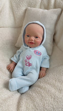 Carregar e reproduzir vídeo no visualizador da galeria, Pinky Reborn Silicone Reborn Baby Dolls, 8inch Solid Silicone Baby Doll Charlie Super Soft Squishy Elastic Platinum Silicone Weighted 320 Grams Gift for Collectors &amp; Kids Ages 3+
