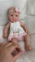 Load and play video in Gallery viewer, Pinky Reborn 8 Inch 20cm Reborn Baby Dolls Twins Baby Girls，Full Silicone Baby,Tiny Silicone Baby Dolls ，Mini Realistic Newborn Baby Doll with Clothes Set &amp; Feeding Accessories
