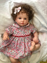 Laden Sie das Bild in den Galerie-Viewer, Reborn Toddler Handmade Reborn Babies Newborn Baby Doll Girl 23 Inch Weighted Cloth Body Cuddly Reborn Baby Dolls Gift for Kids
