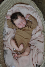 Carica l&#39;immagine nel visualizzatore di Gallery, 18&quot; Lifelike Reborn Baby Doll Levi Dolls Realistic Soft Silicone Newborn Baby Dolls
