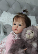 Carregar imagem no visualizador da galeria, 24 Inch Handmade Finished Real Life Reborn Toddler Dolls Silicone Newborn Reborn Baby Doll Girl Weighted Cloth Body
