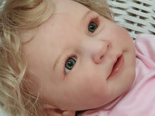 Carregar imagem no visualizador da galeria, 22 Inch Weighted Cloth Body Realistic Looking Reborn Toddler Doll Soft Silicone Lifelike Newborn Baby Doll Girl
