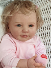Carregar imagem no visualizador da galeria, 22 Inch Weighted Cloth Body Realistic Looking Reborn Toddler Doll Soft Silicone Lifelike Newborn Baby Doll Girl
