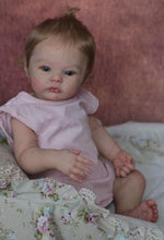 Carica l&#39;immagine nel visualizzatore di Gallery, Handmade Realistic Reborn Baby Dolls Girl 19 Inch Lifelike Silicone Baby Doll Handmade Real Life Baby Doll
