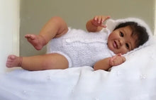 Laden Sie das Bild in den Galerie-Viewer, Handmade Weighted African American Biracial Reborn Toddler Doll Silicone Reborn Baby Girl Black Realistic Newborn Baby Doll
