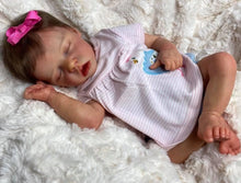 Laden Sie das Bild in den Galerie-Viewer, Cute Realistic 18&quot; Reborn Dolls Sleeping Baby Girl Xmas Gift
