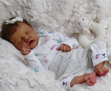 Laden Sie das Bild in den Galerie-Viewer, 18&quot; Real Reborn Baby Doll Cerelia Black African American Newborn Baby Girl Asleep Twin A
