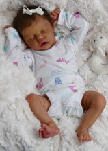 Carica l&#39;immagine nel visualizzatore di Gallery, 18&quot; Real Reborn Baby Doll Cerelia Black African American Newborn Baby Girl Asleep Twin A

