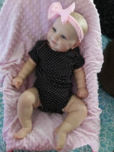 Laden Sie das Bild in den Galerie-Viewer, 20 Althea Reborn Baby Doll Silicone Simulation Handmade Newborn Doll Girl Maddie Reborn
