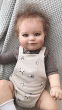 Загрузить изображение в средство просмотра галереи, 24 inch Lifelike Reborn Baby Dolls Girl Maddie Realistic Newborn Cuddly Baby Toddler Popular Girl Doll Soft Body Silicone Doll Gift for Kids
