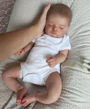 Carregar imagem no visualizador da galeria, 20 Inch Realistic Reborn Baby Doll Weighted Cloth Body Silicone Newborn Baby Doll Girl That Looks Real
